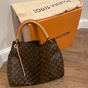 Authentic Louis Vuitton Artsy MM